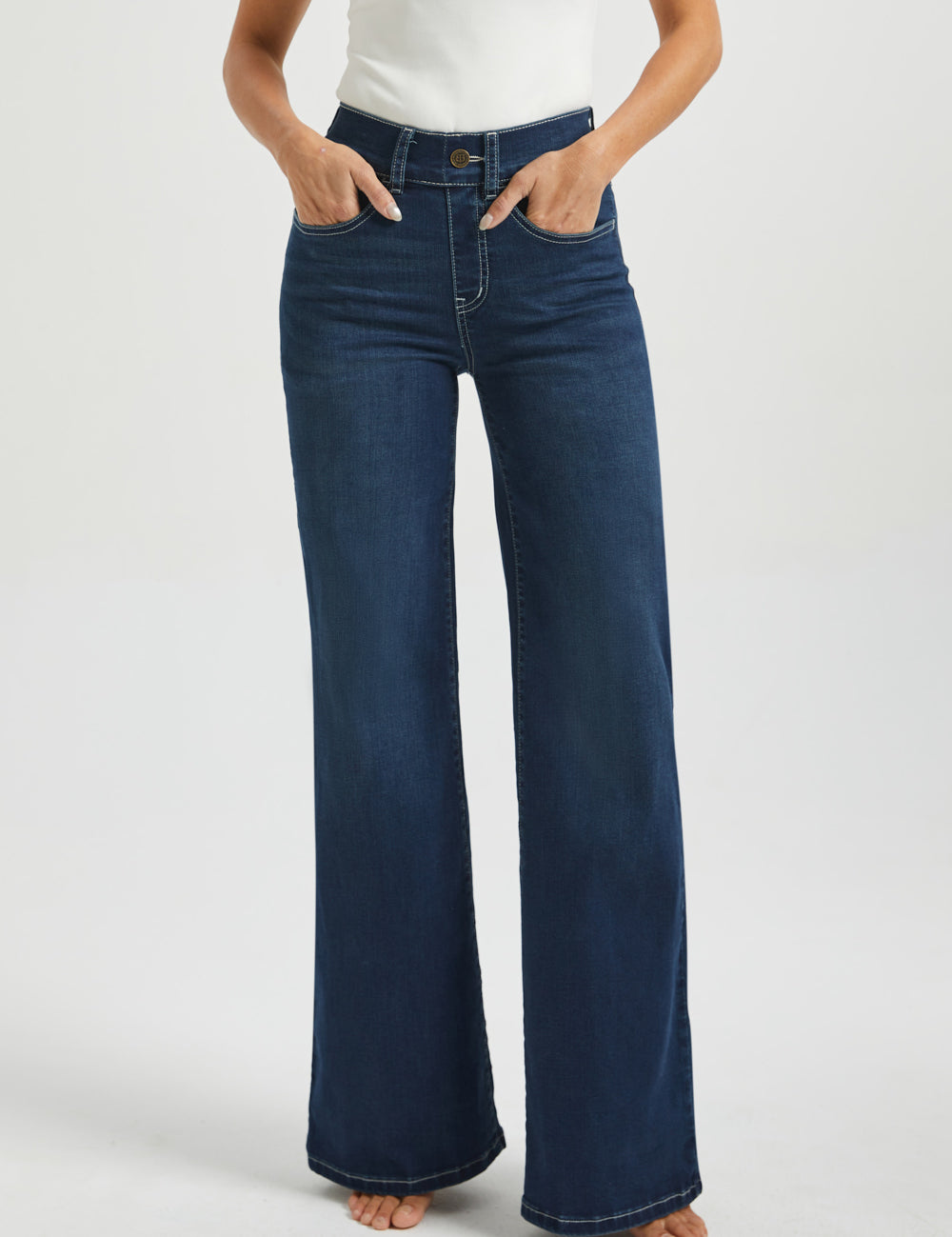 Signature Mid-Rise Denim | Wide (Roma Wash)