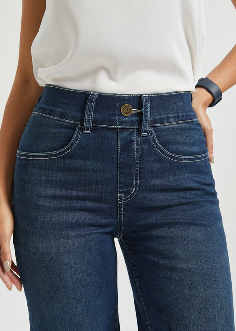 Signature Mid-Rise Denim | Wide (Roma Wash)